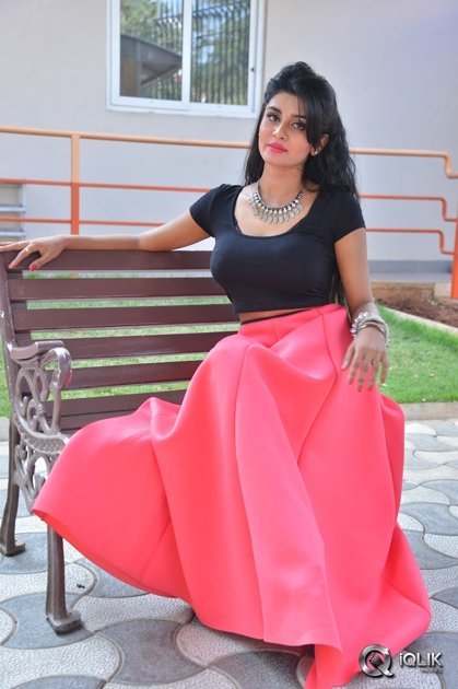 Harini-at-Dyavuda-Movie-Teaser-Launch